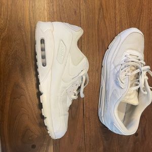 Nike air max gently used but in great condition. No box.